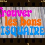 photo caméra Charmera d'une rangée de vinyles avec un texte par dessus