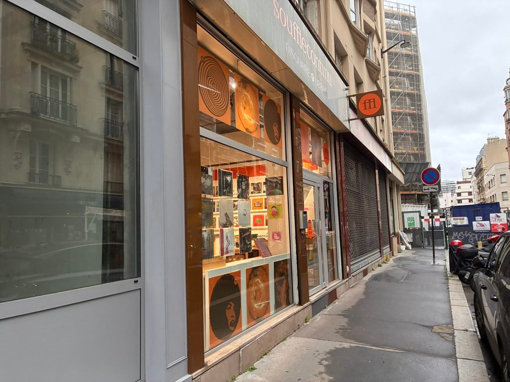 extérieur disquaire souffle continu, octobre 2026